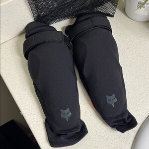Fox Launch Elbow Pads D30 Size Small